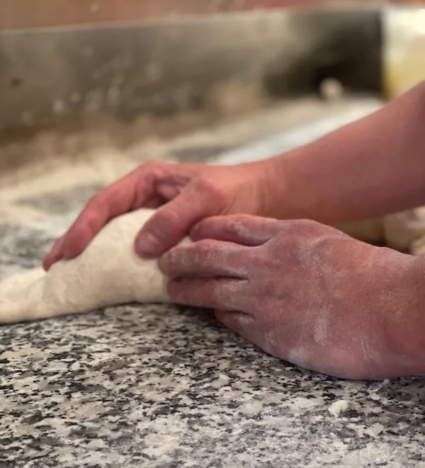 Frisch zubereiteter Pizzateig