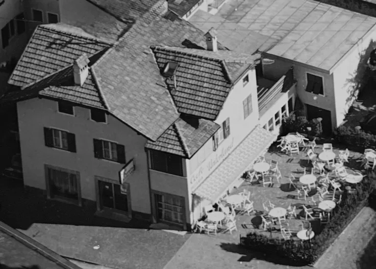 Historisches Gebäude der Pizzeria Aura